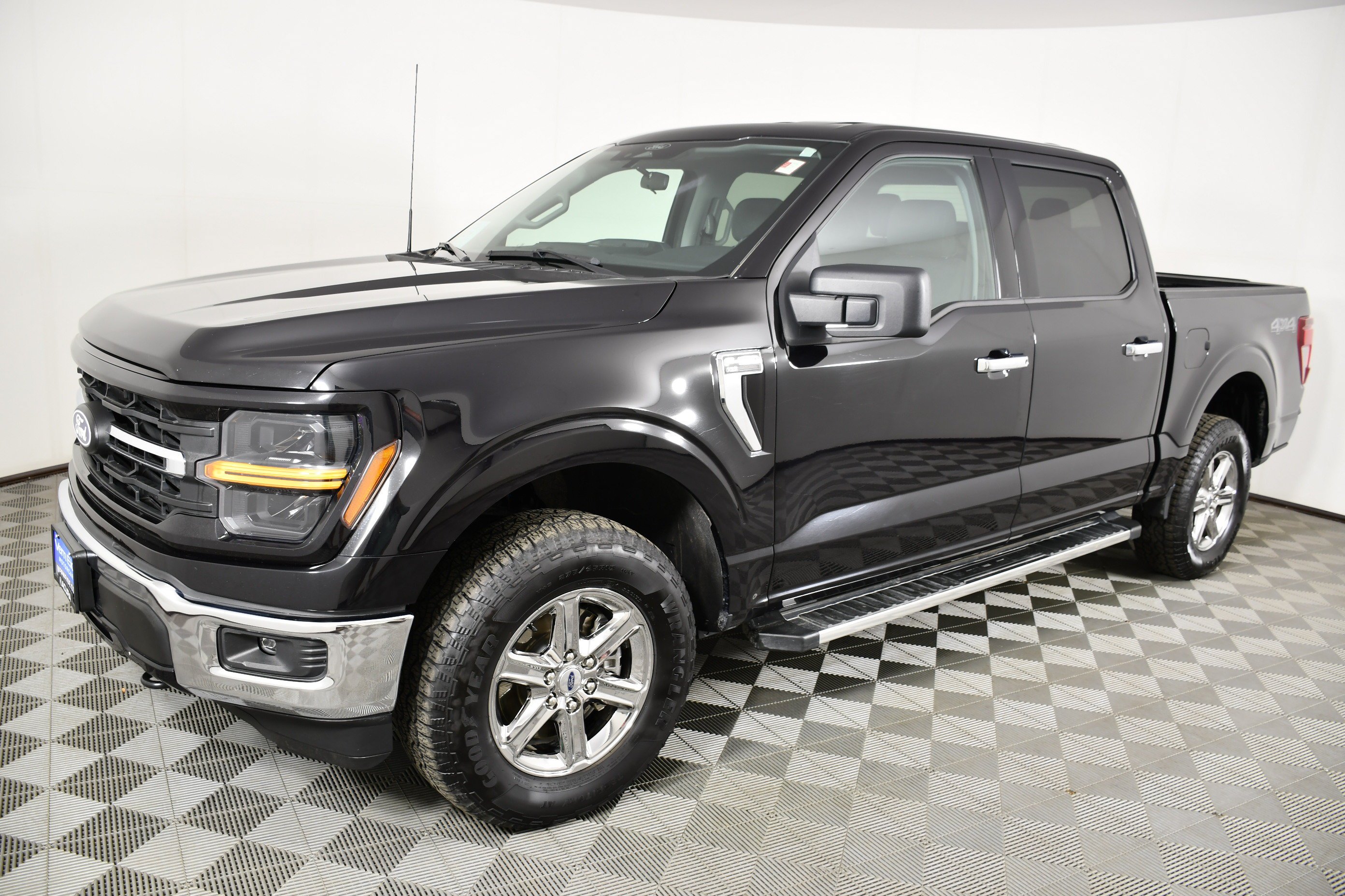 Used 2025 Black Metallic Ford XLT image 10
