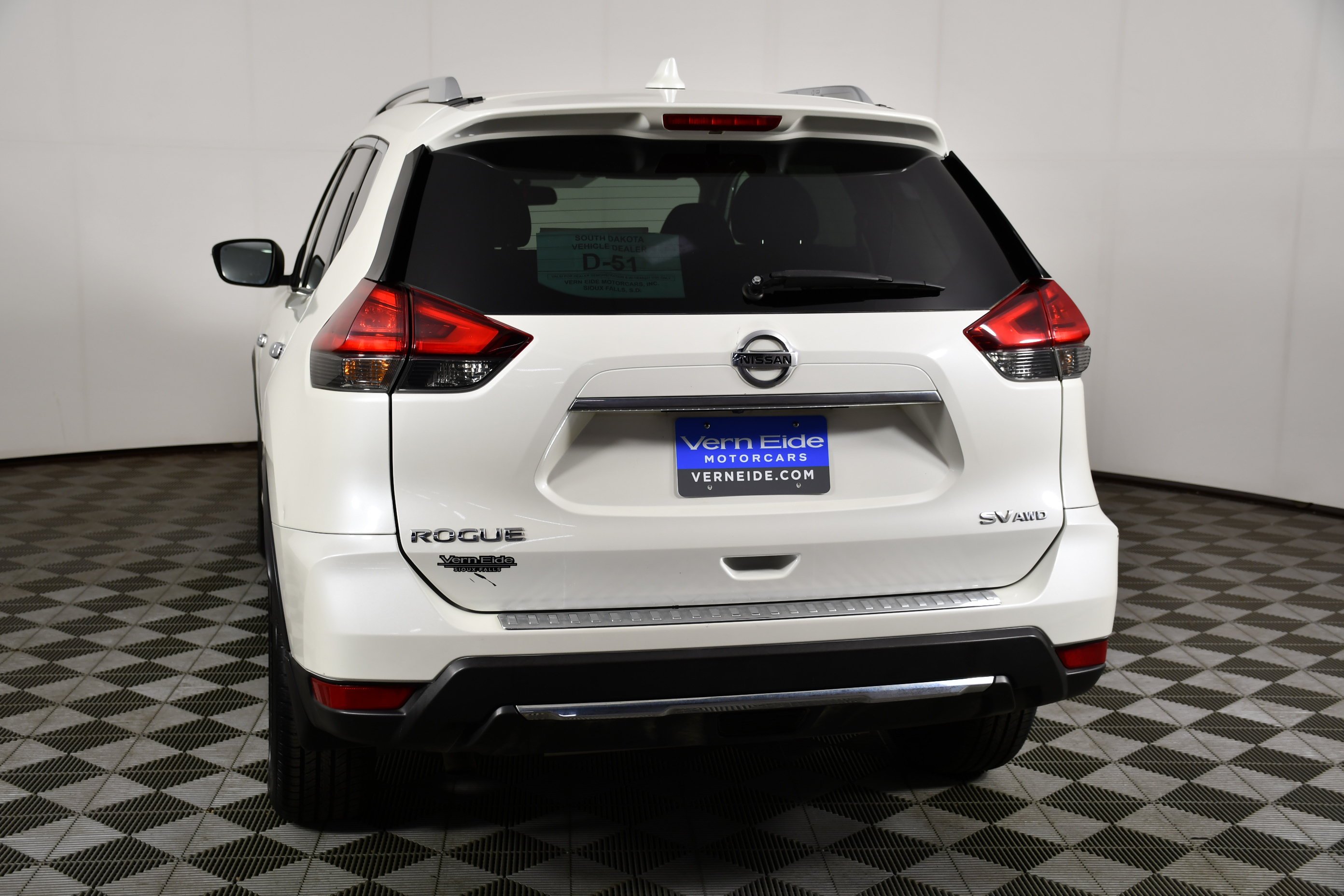 Used 2017 Pearl White Nissan SV image 7