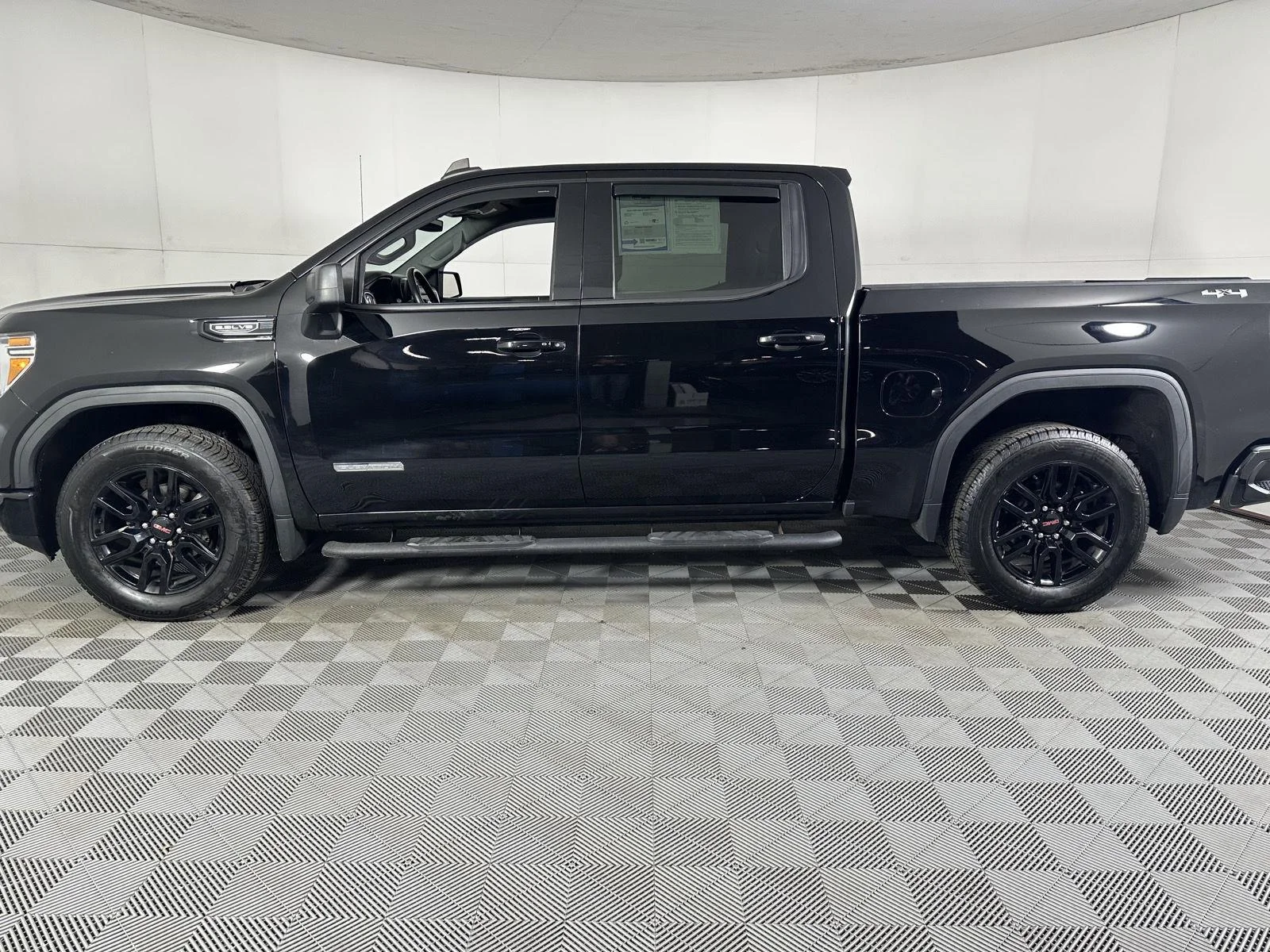Used 2020 Onyx Black GMC Elevation image 13