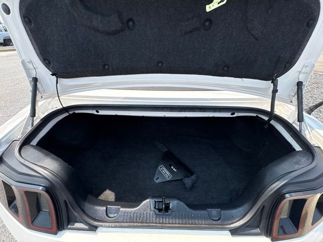 Used 2013 White Ford V6 image 26