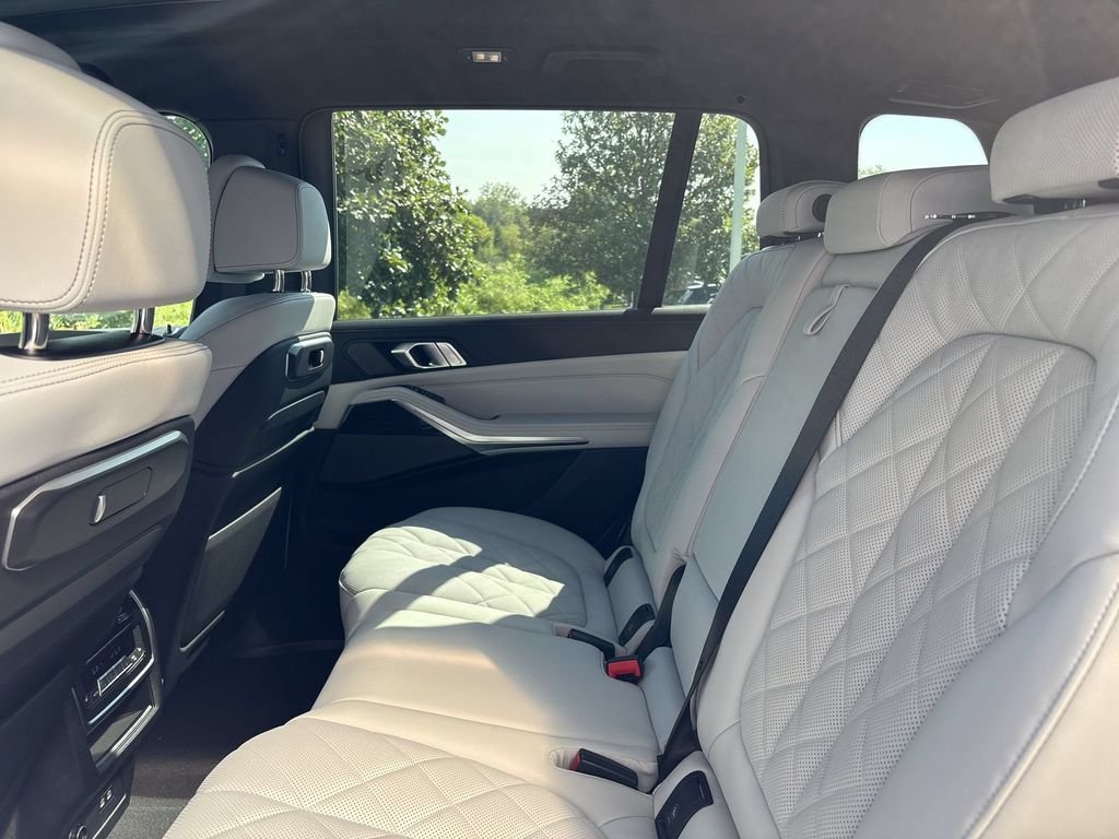 New 2027 Alpine White BMW xDrive40i image 14