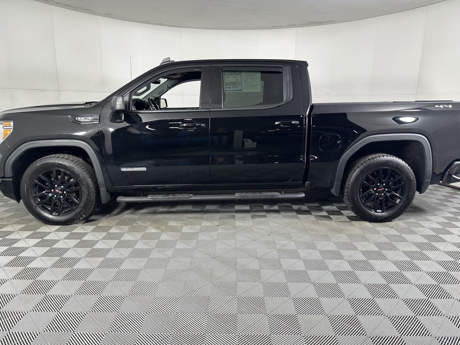 Used 2020 Onyx Black GMC Elevation image 3