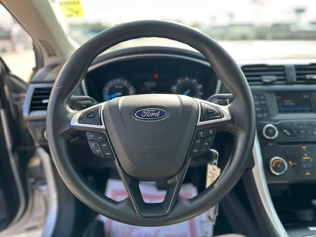 Used 2016 Silver Ford SE image 20