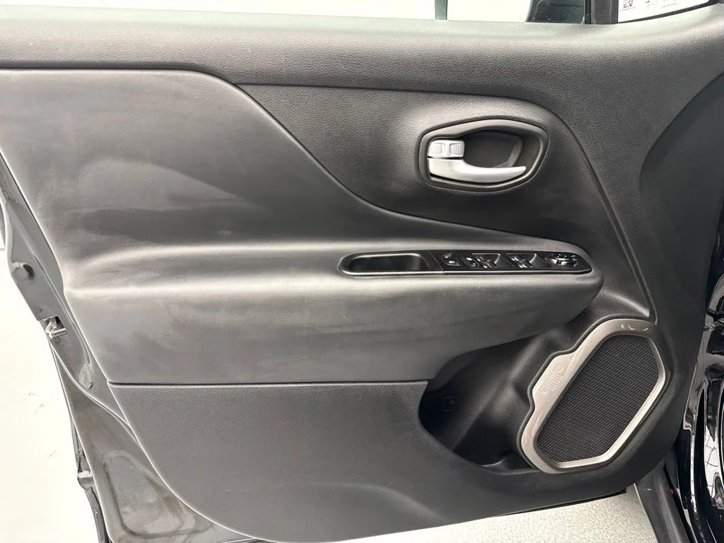 Used 2023 Black Jeep Latitude image 17