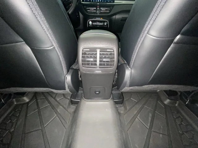 Used 2024 Gray Ford ST-Line image 29