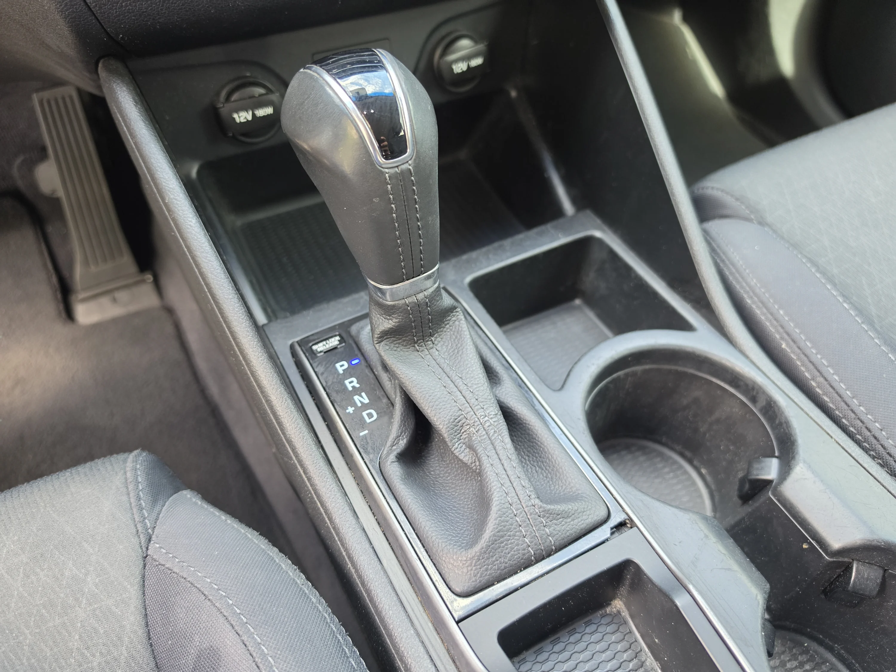Used 2018 Black Noir Pearl Hyundai Value image 31