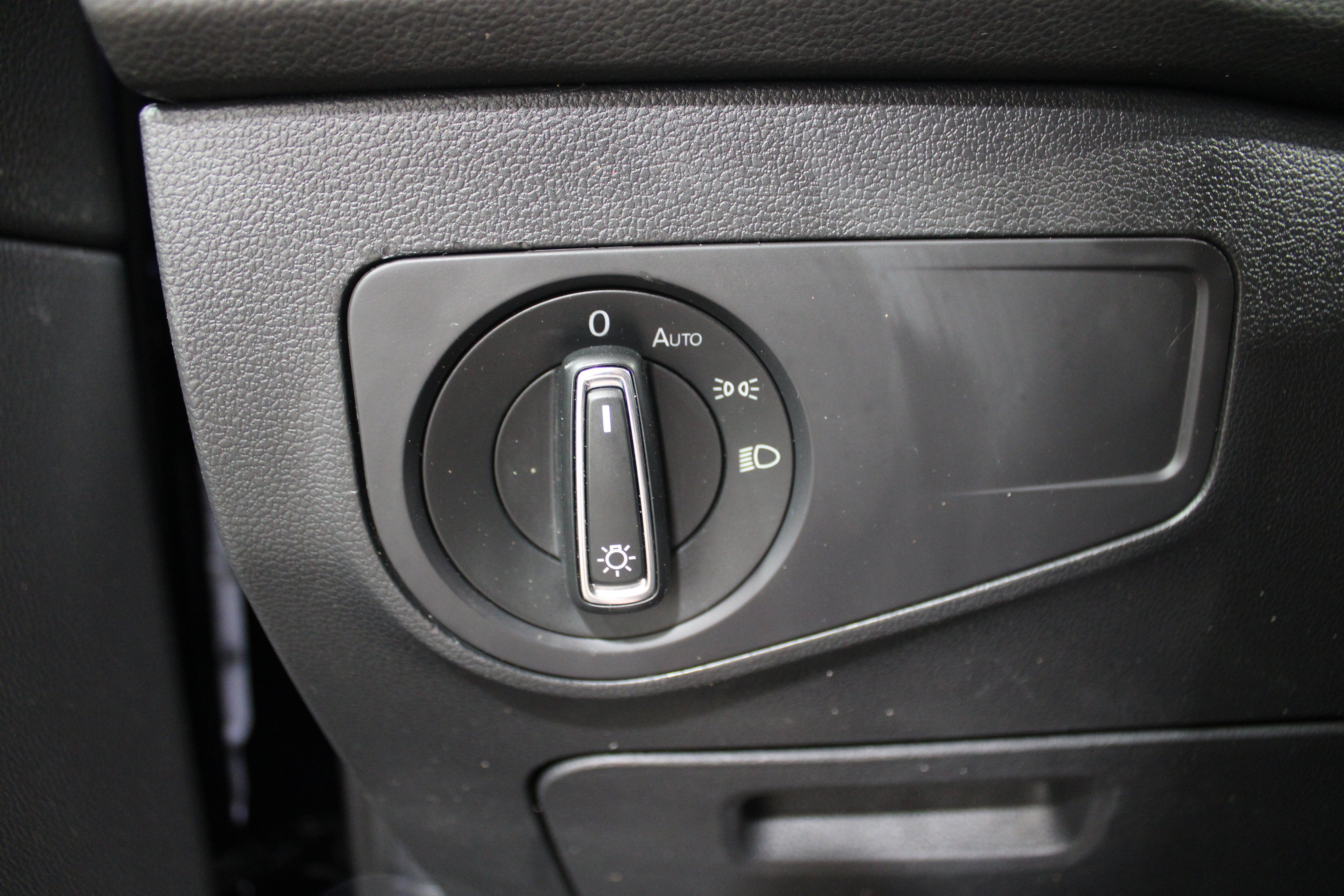 Used 2021 Atlantic Blue Metallic Volkswagen SE image 8