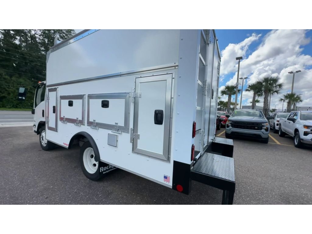 New 2024 Arc White Chevrolet MEDIUM ASH GRAY image 4