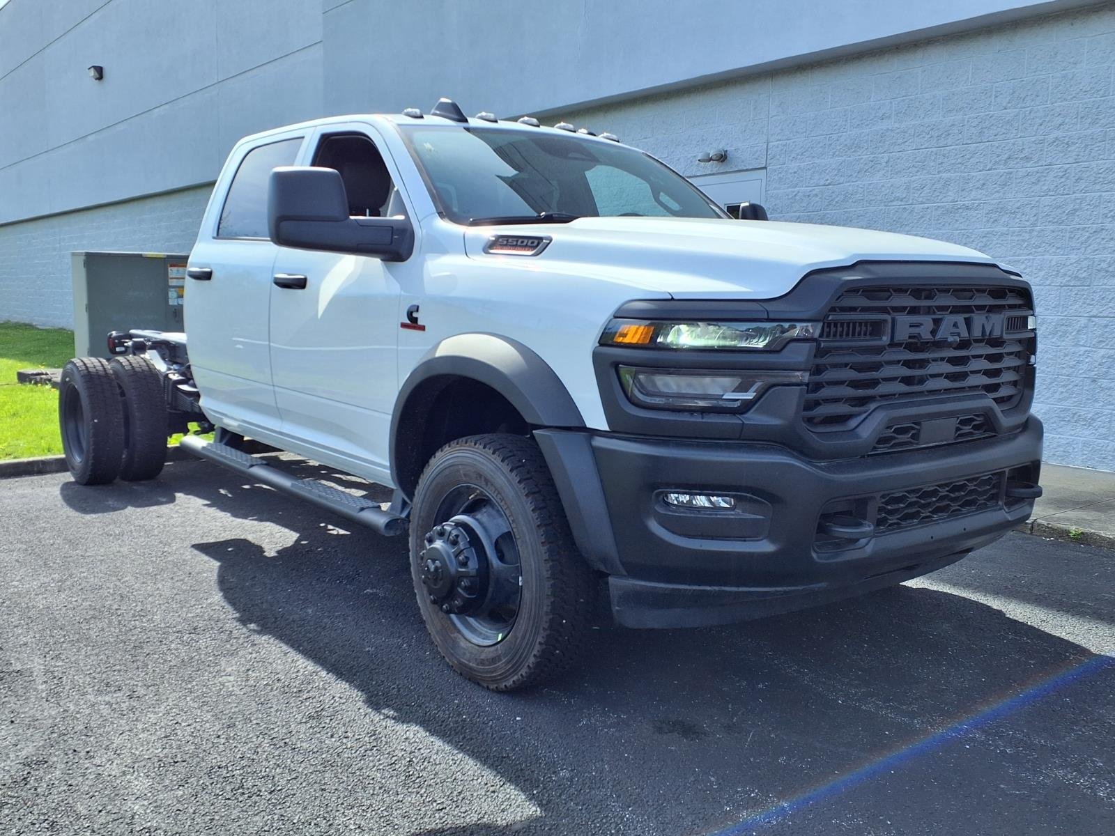New 2026 Bright White Clear-Coat Exterior Paint RAM  image 2