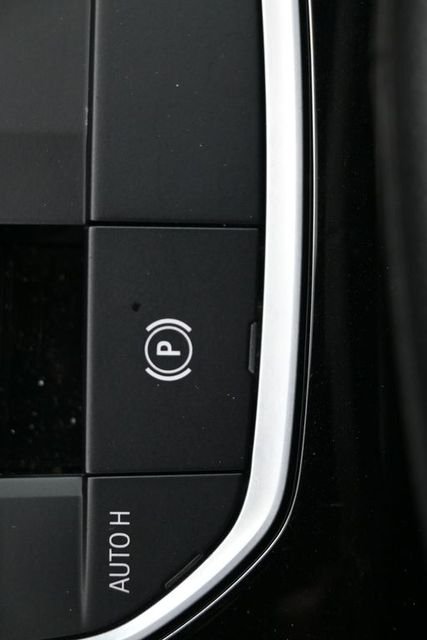 Used 2024 White BMW sDrive30i image 34