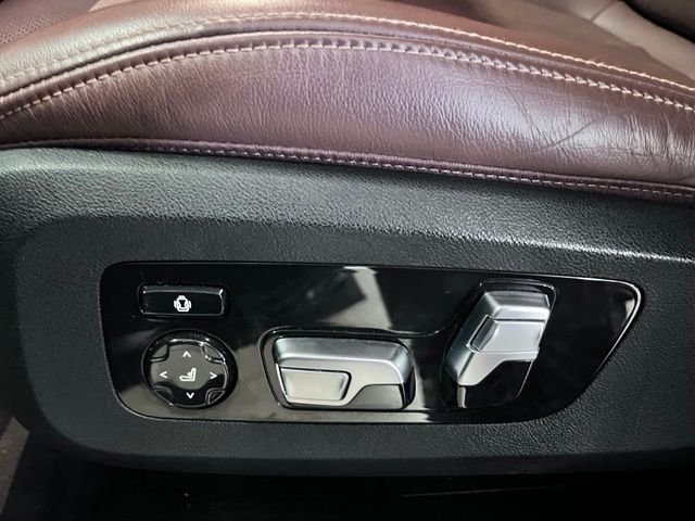 Used 2021 Gray BMW M50i image 32