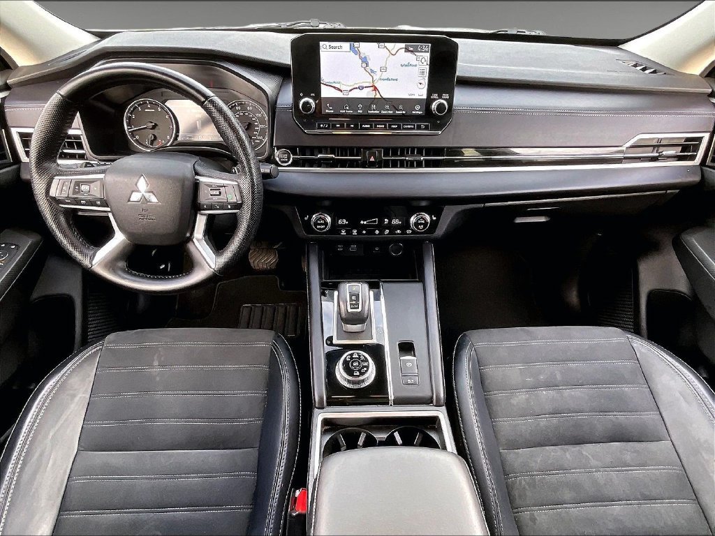 Used 2024 Silver Mitsubishi SE image 21