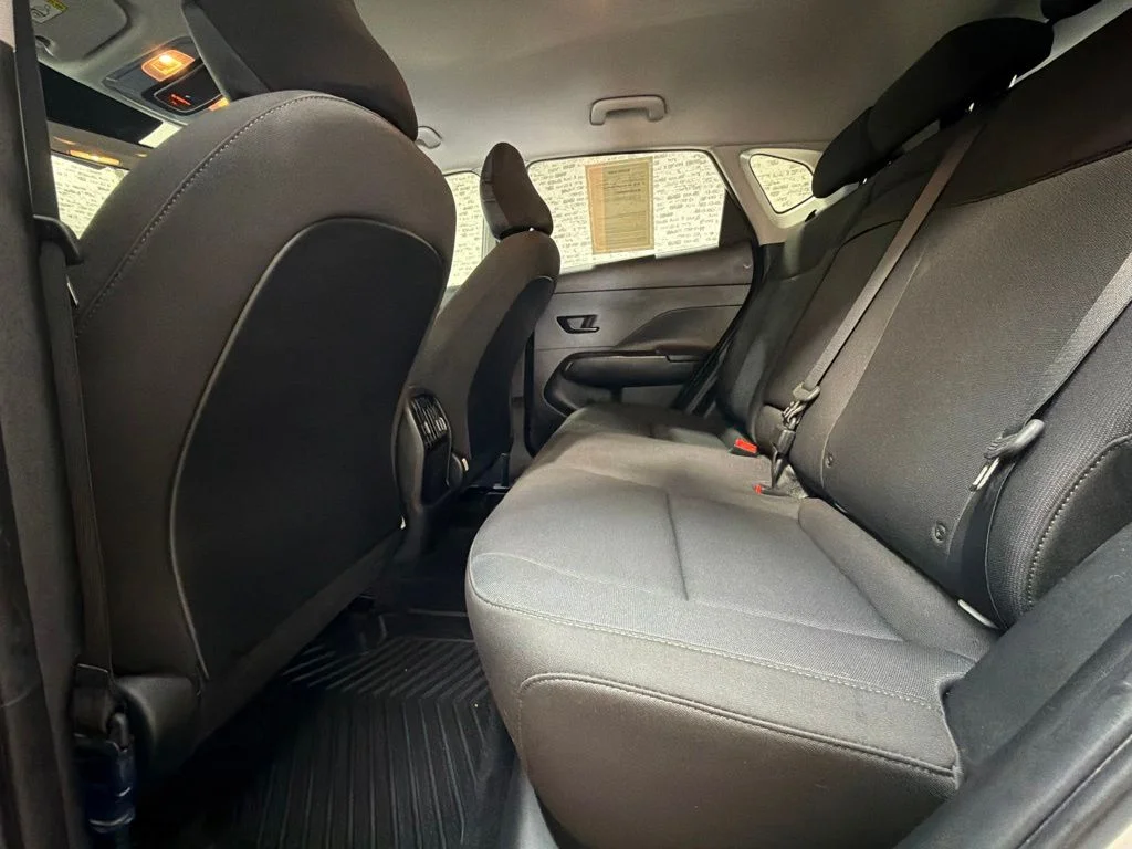 Used 2025 Atlas White Hyundai SEL image 14