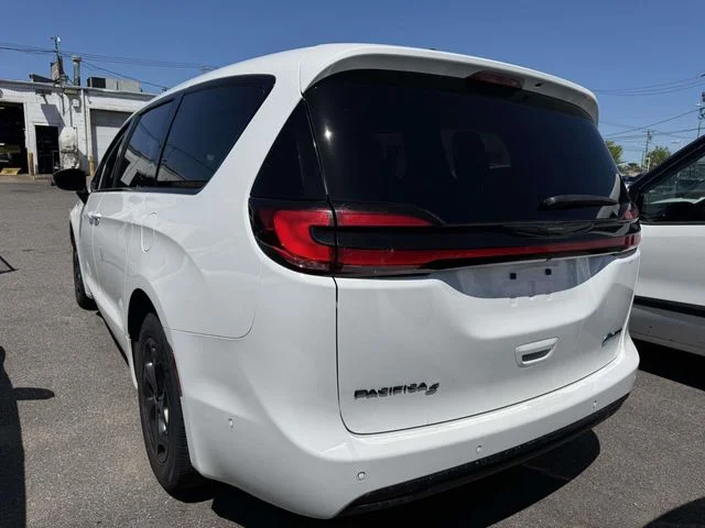Used 2024 White Chrysler Select image 12