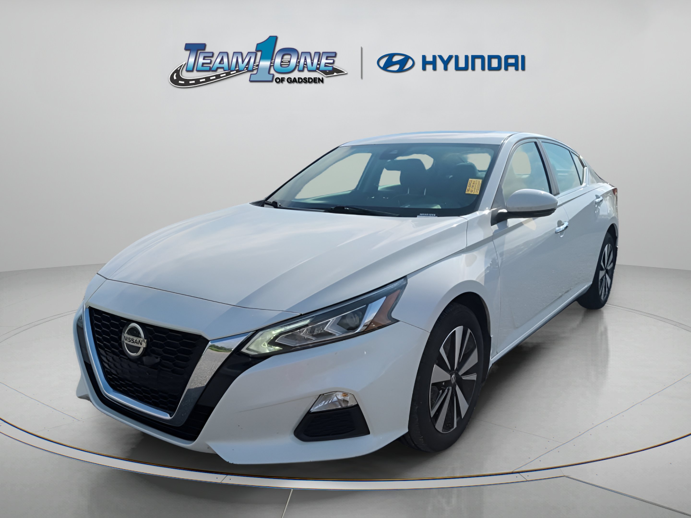 Used 2022 Pearl White Tricoat Nissan 2.5 SV image 4