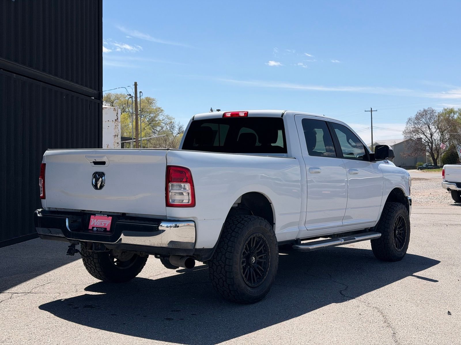 View vehicle photo 7