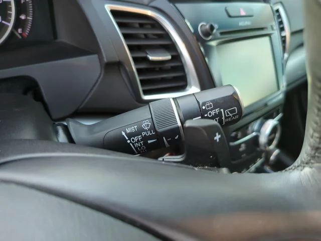 Used 2018 White Acura Technology Package image 32
