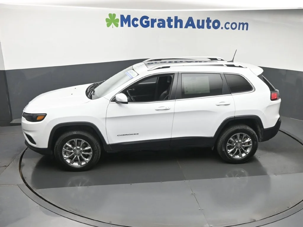 Used 2019 White Jeep Latitude Plus image 26
