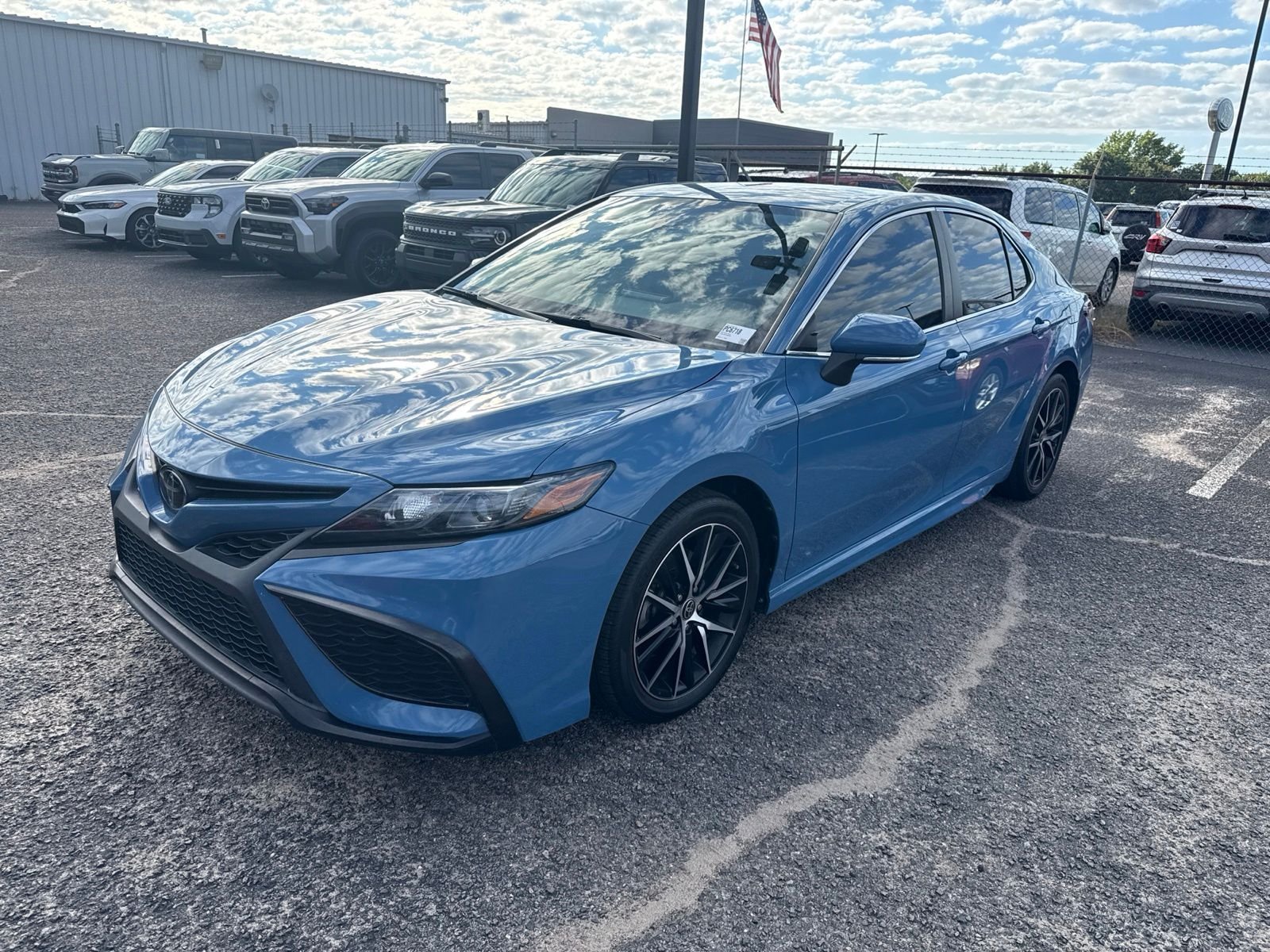 Used 2023  Toyota SE image 3