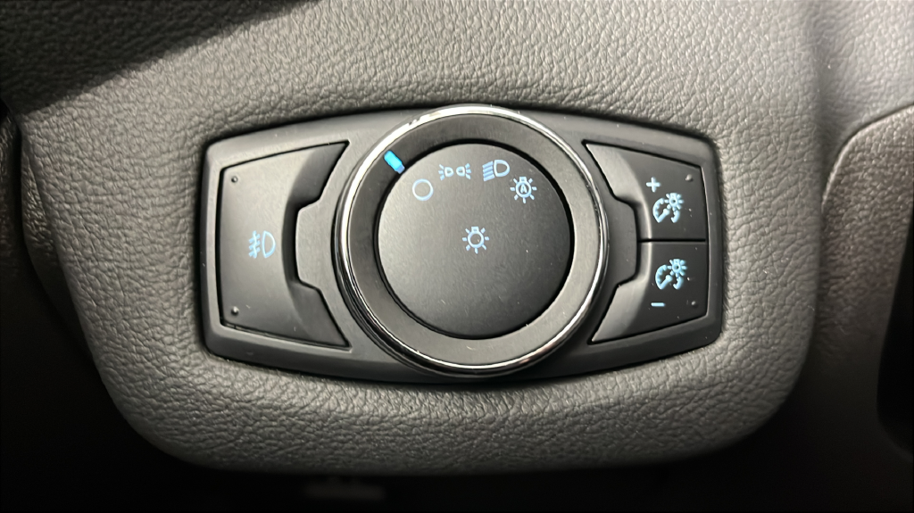 Used 2014 Ingot Silver Ford SE image 29
