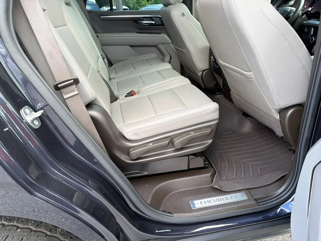 Used 2025 Gray Chevrolet Z71 image 15