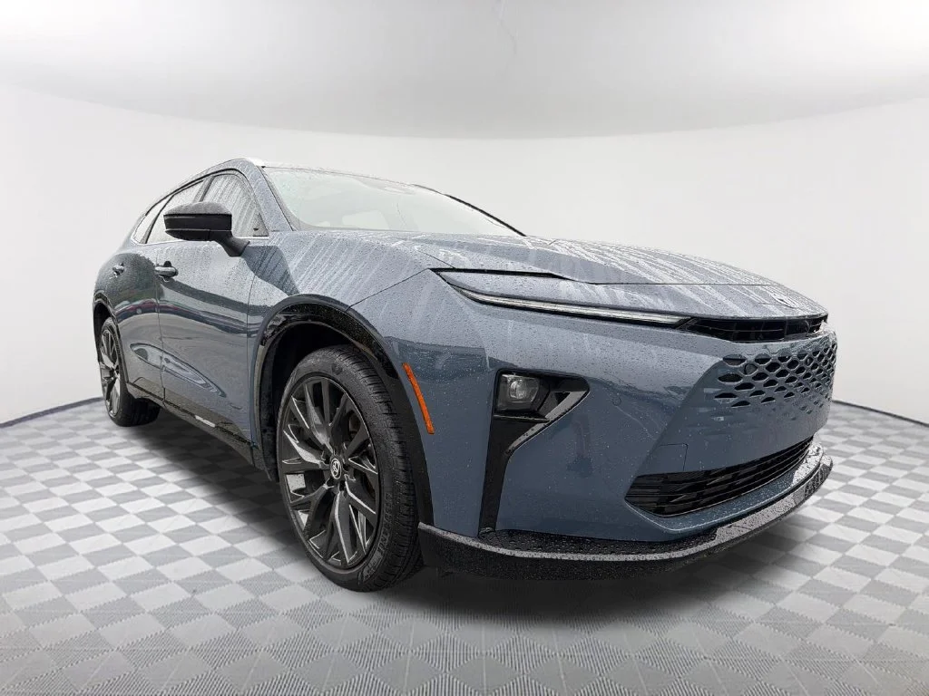 Used 2025 White Toyota Limited image 3