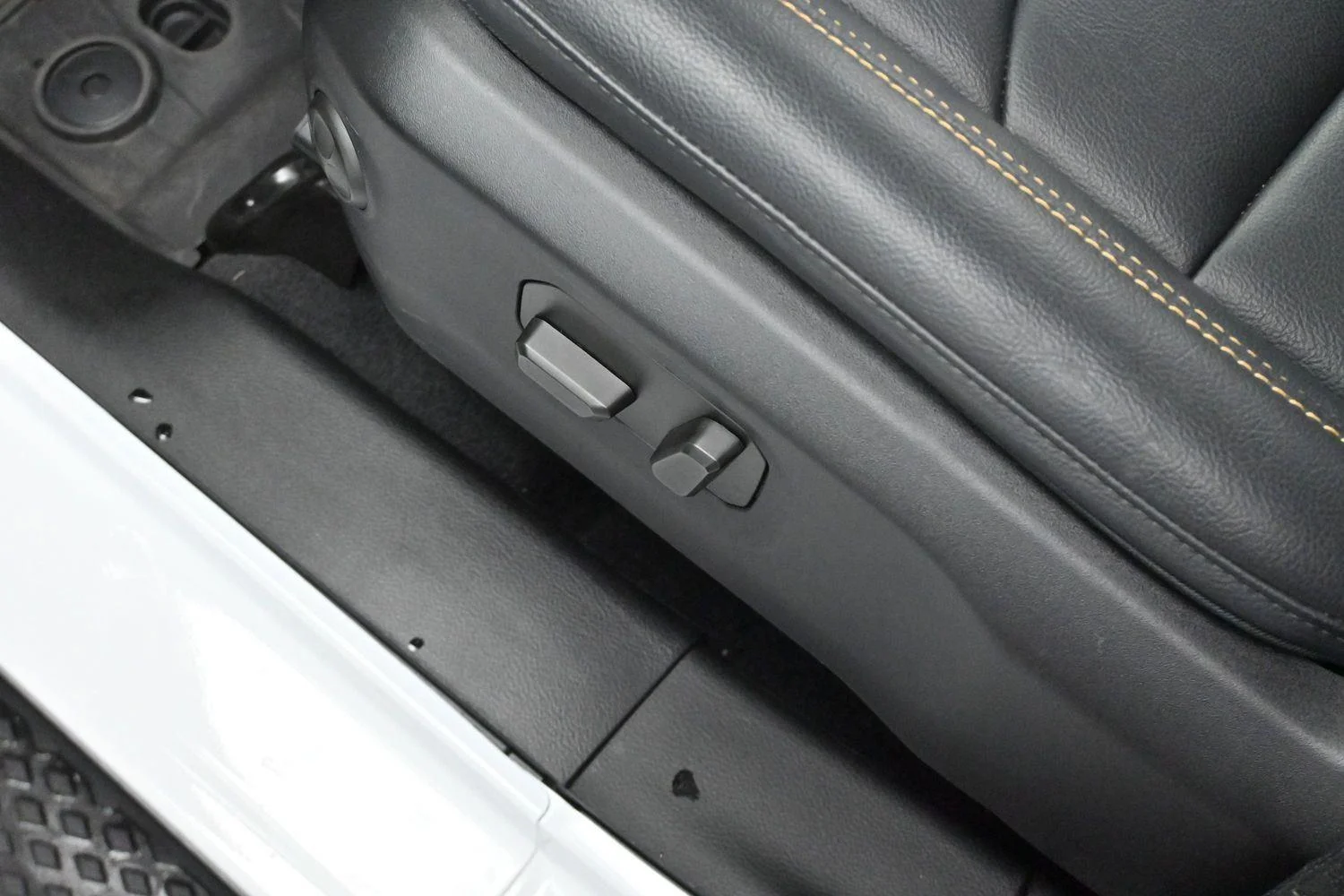 Used 2025 White Jeep High Tide image 13