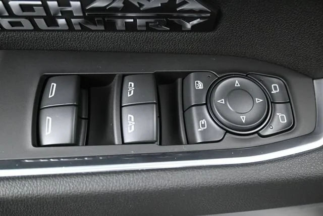 Used 2025 Iridescent Pearl Tricoat Chevrolet High Country image 12