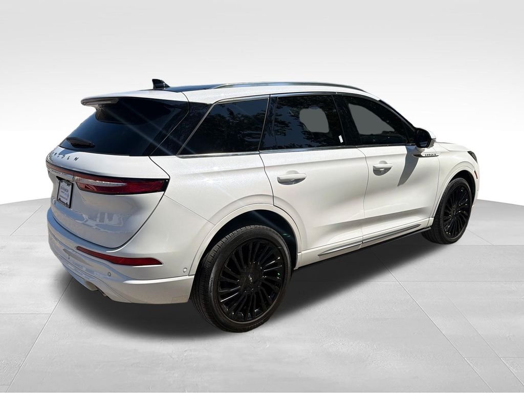 Used 2021 White Lincoln Reserve image 5