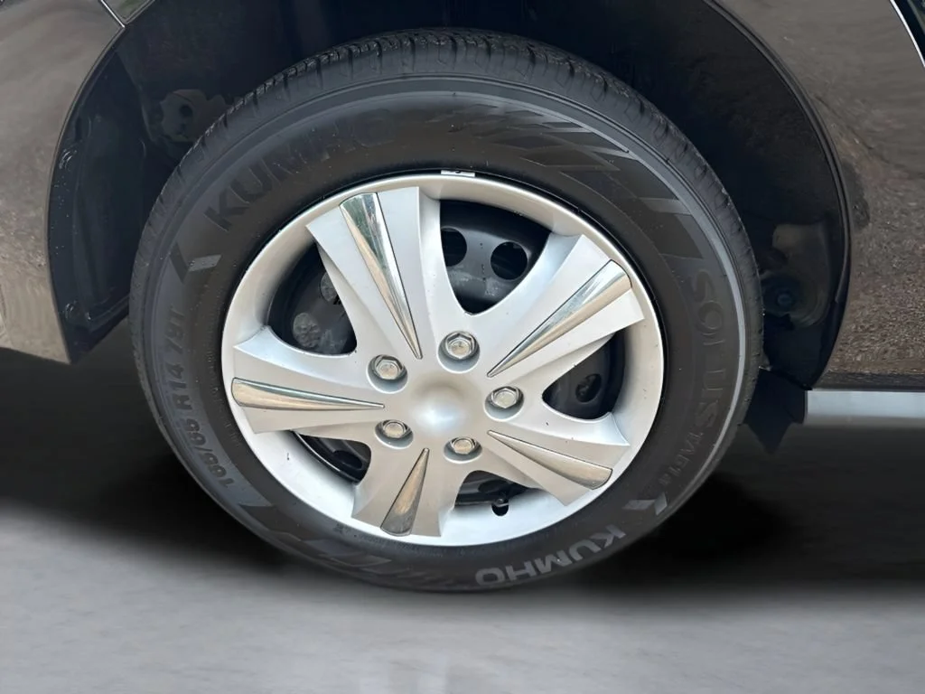 Used 2024  Mitsubishi ES image 29