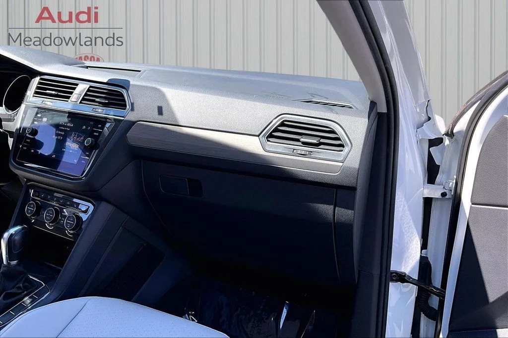 Used 2019 White Volkswagen 2.0T SE image 26