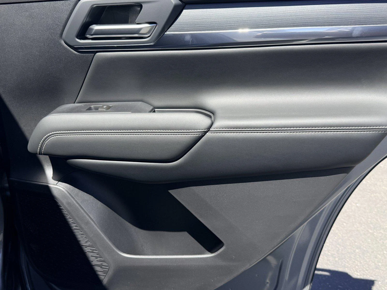 New 2026 Sterling Metallic GMC Elevation image 11
