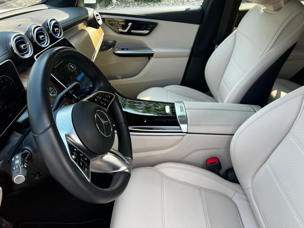 Used 2023 White Mercedes-Benz GLC 300 image 9