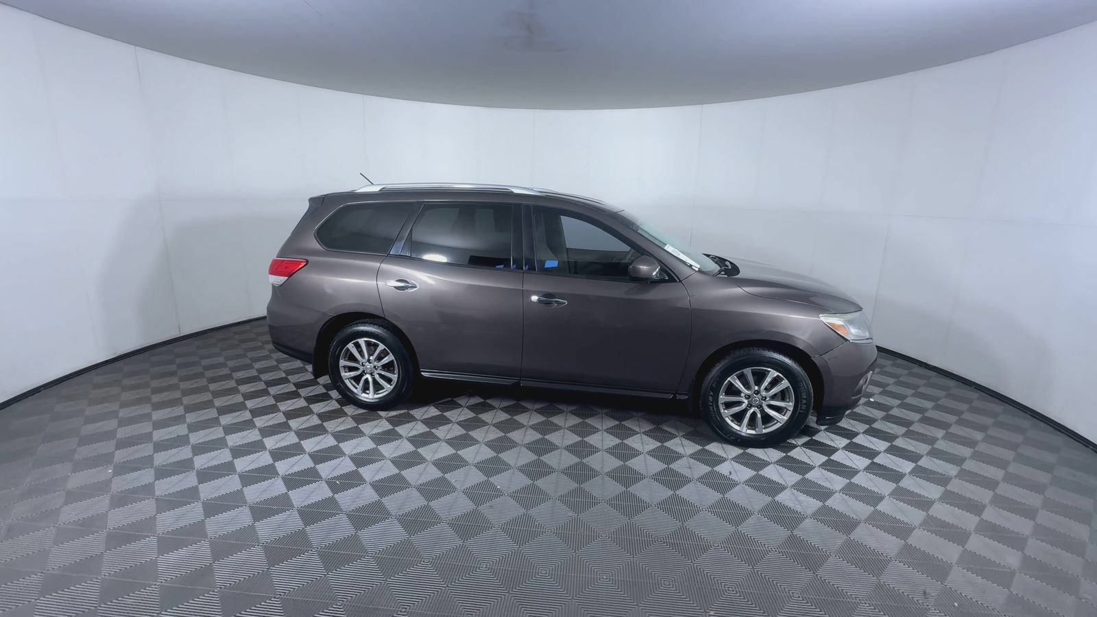 Used 2015 Java Metallic Nissan S image 9