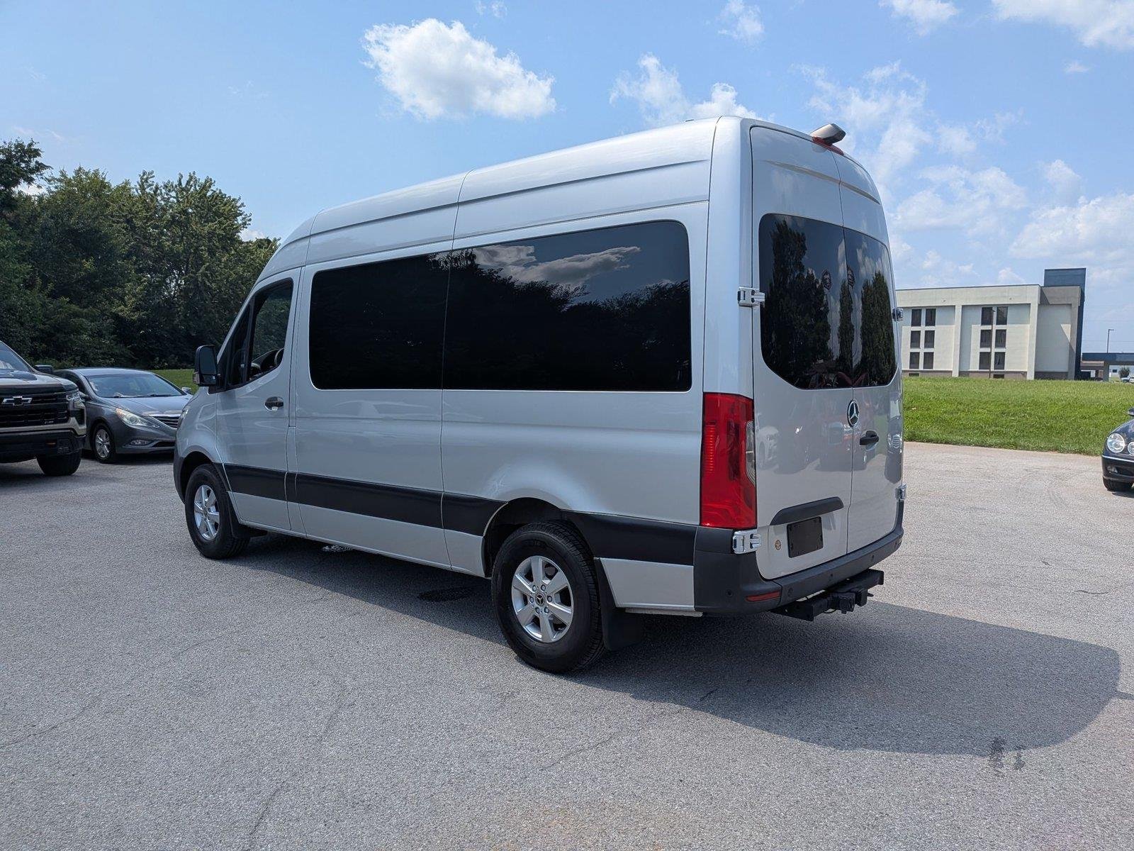 Used 2021  Mercedes-Benz  image 3
