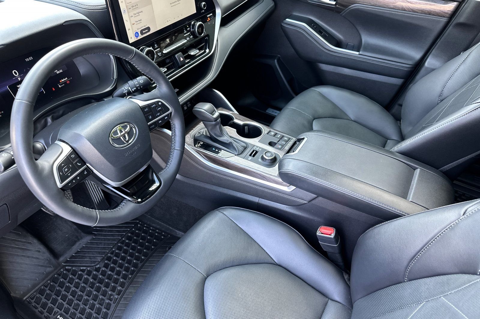 Used 2024  Toyota Platinum image 10