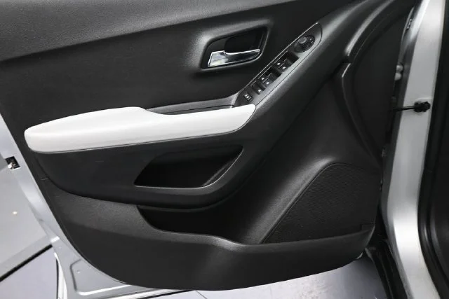 Used 2020 Silver Chevrolet LT image 27