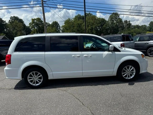 Used 2019 White Dodge SXT image 10