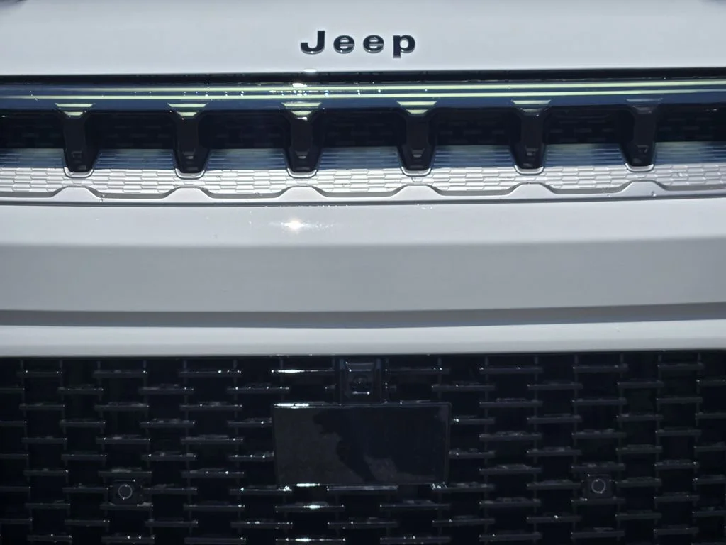 New 2026 Bright White Clearcoat Jeep Summit Reserve image 11