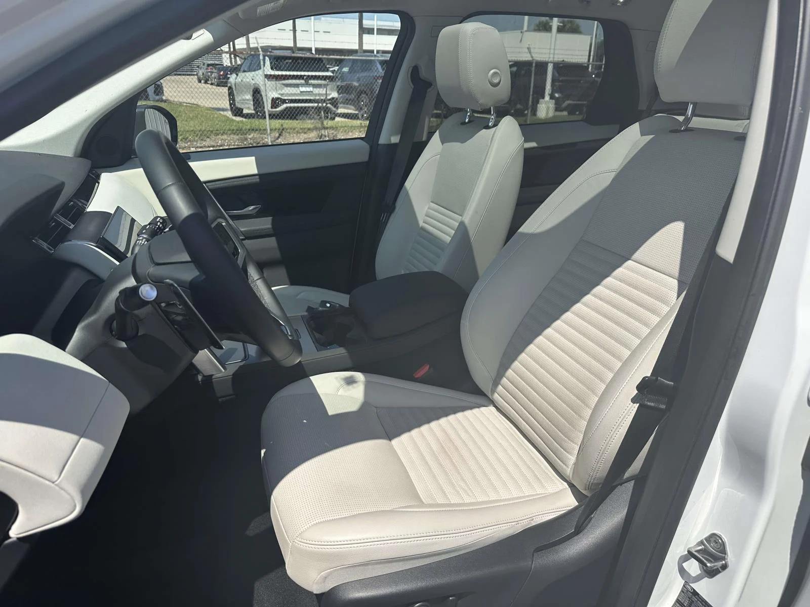 Used 2024 White Land Rover Core S image 13