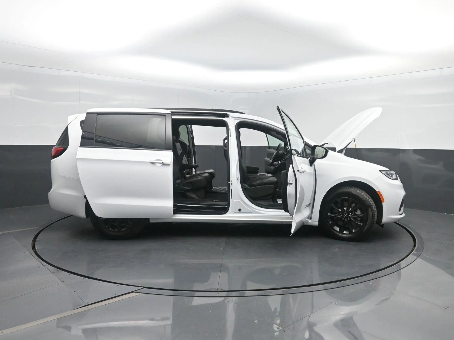 New 2026 Bright White Clear-Coat Exterior Paint Chrysler Select image 48