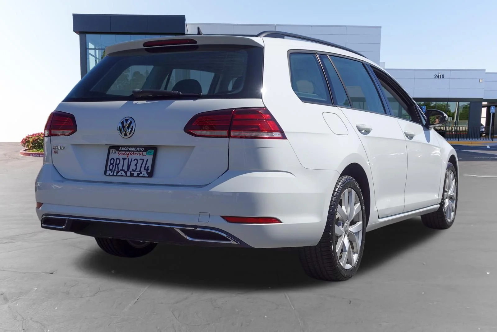 Used 2019 Pure White Volkswagen SE image 3