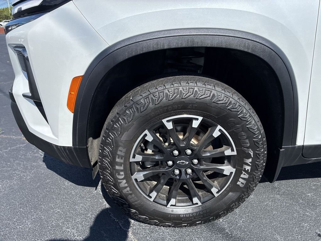 Used 2024 White Chevrolet Z71 image 10