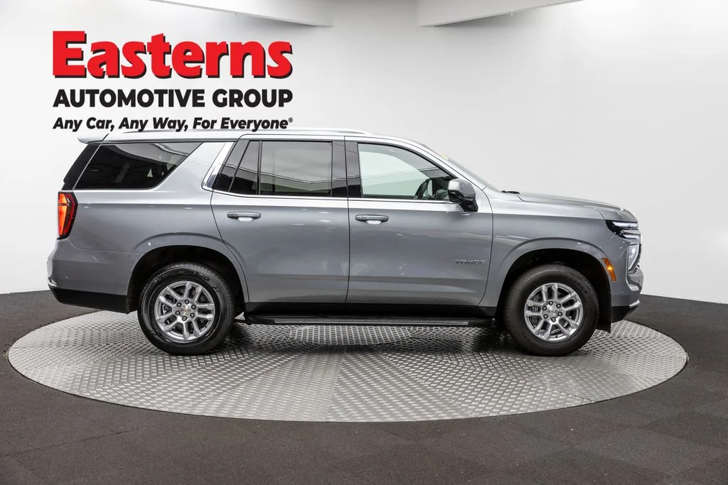 Used 2025 Gray Chevrolet LT image 4