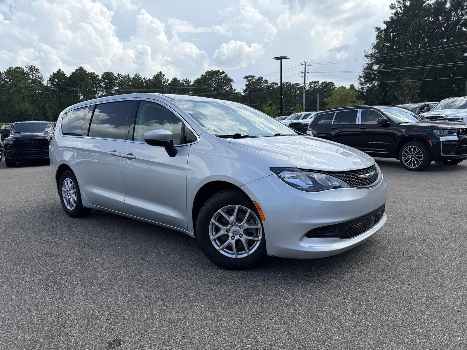 Used 2023 Silver Mist Clearcoat Chrysler LX image 3