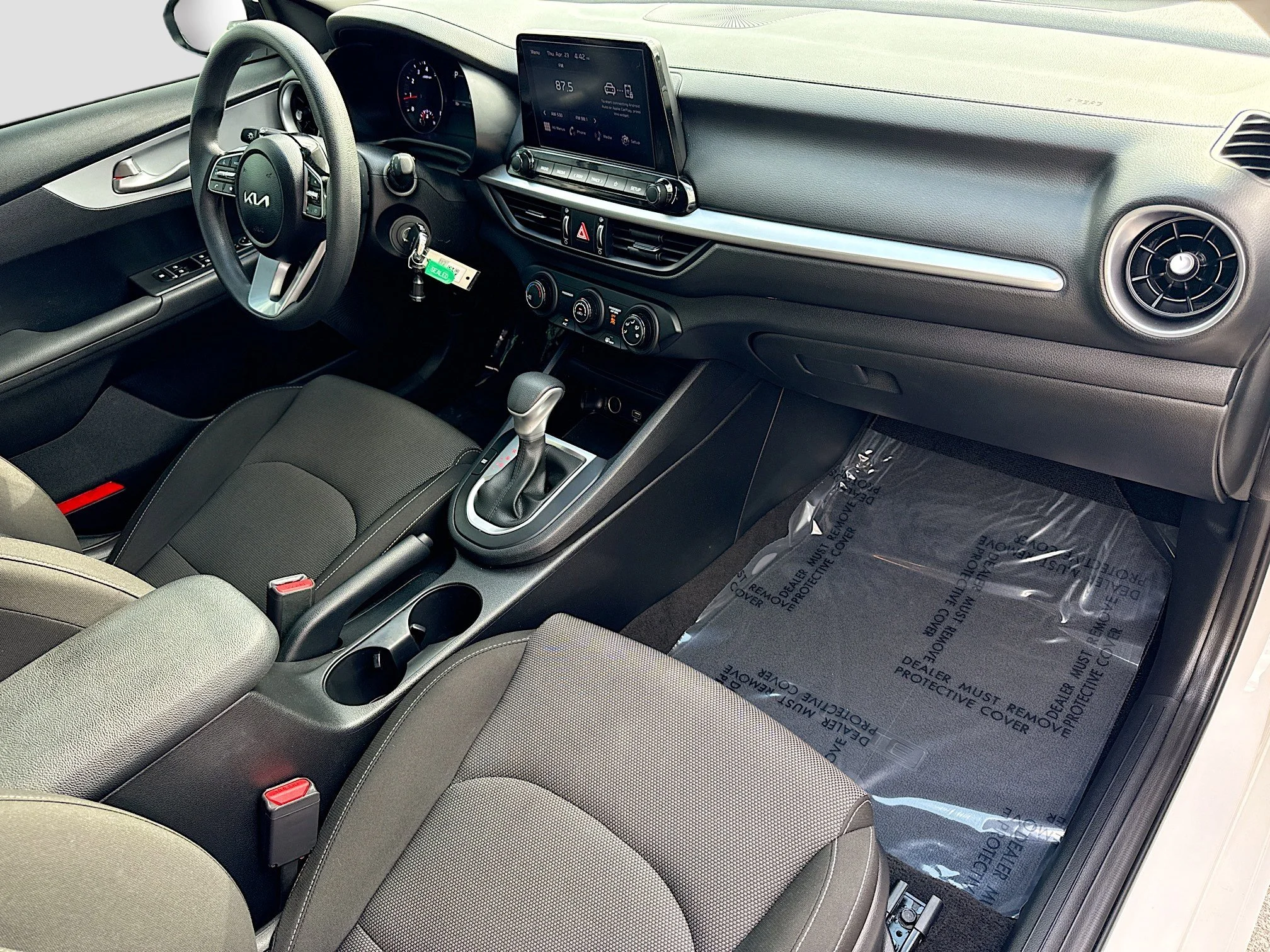 Used 2024 Snow White Pearl Kia LXS image 12