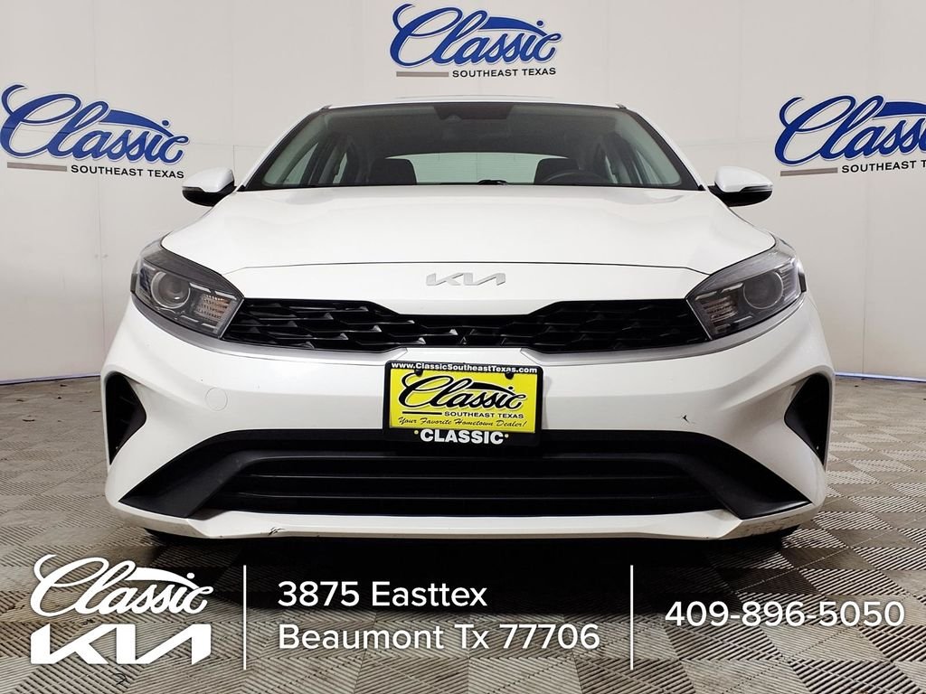 Used 2023 White Kia LXS image 3
