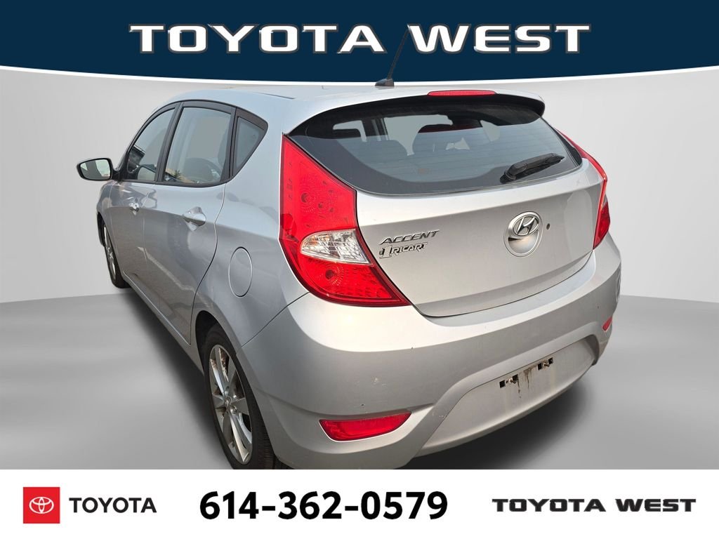 Used 2013 Silver Hyundai SE image 5