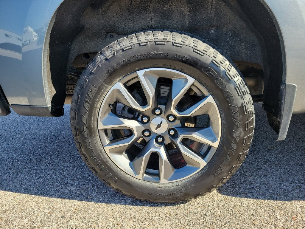 Used 2023 STERLING GRAY METALLIC Chevrolet RST image 5