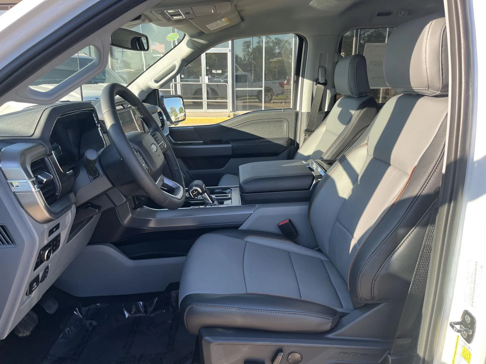 New 2026 Oxford White Ford LARIAT image 16